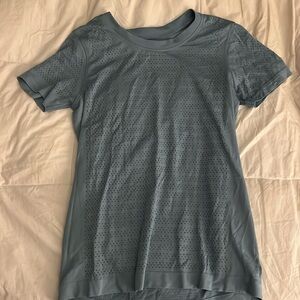 Women’s Lululemon perforated workout tee